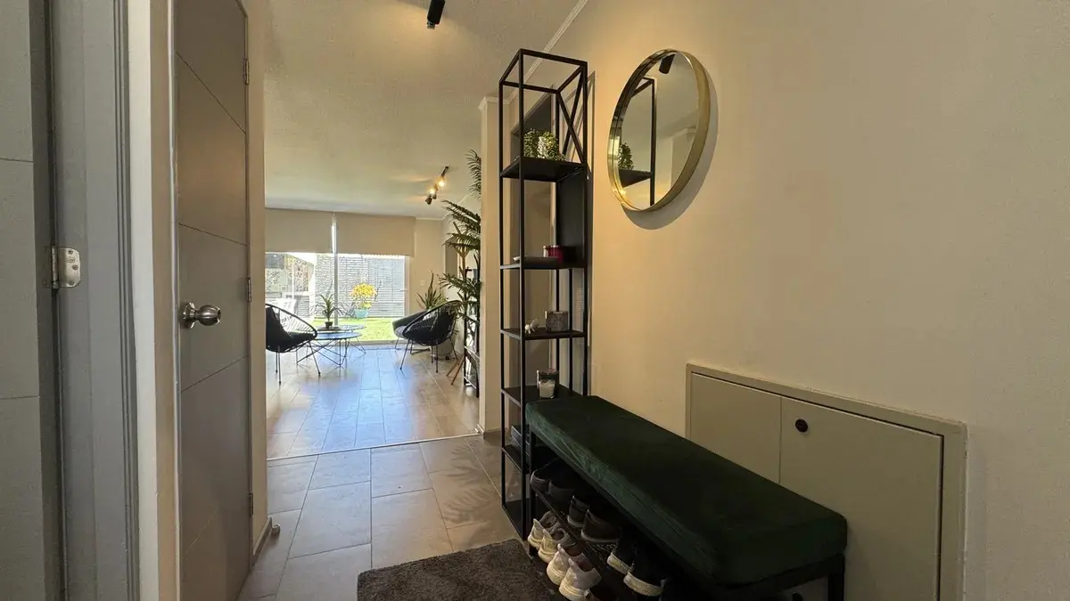 Imagen de pasillo de acceso