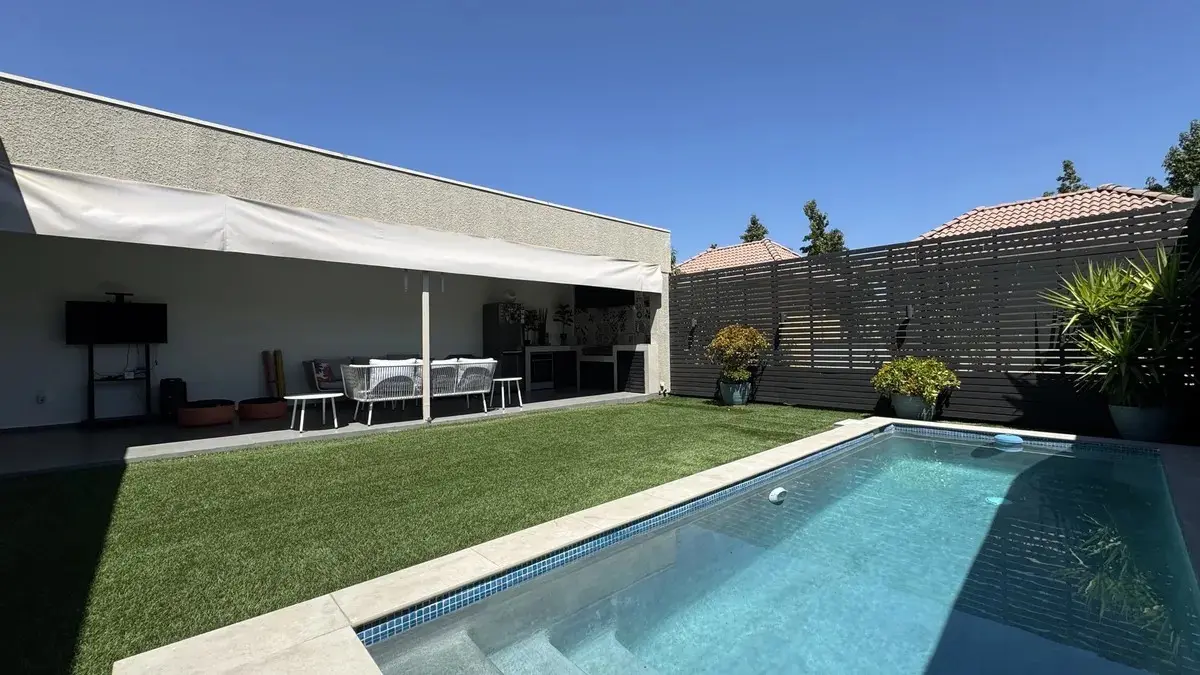 Vista de patio “panorámica” (poniente a oriente)