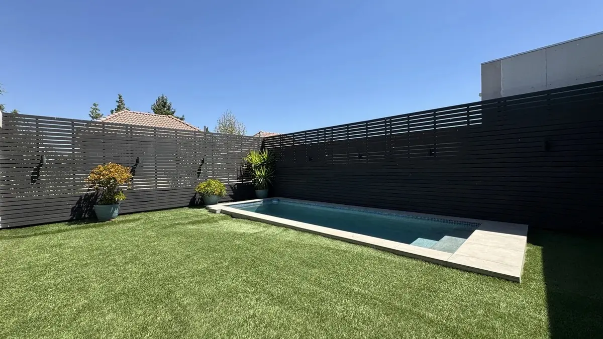 Vista de patio (oriente a poniente)