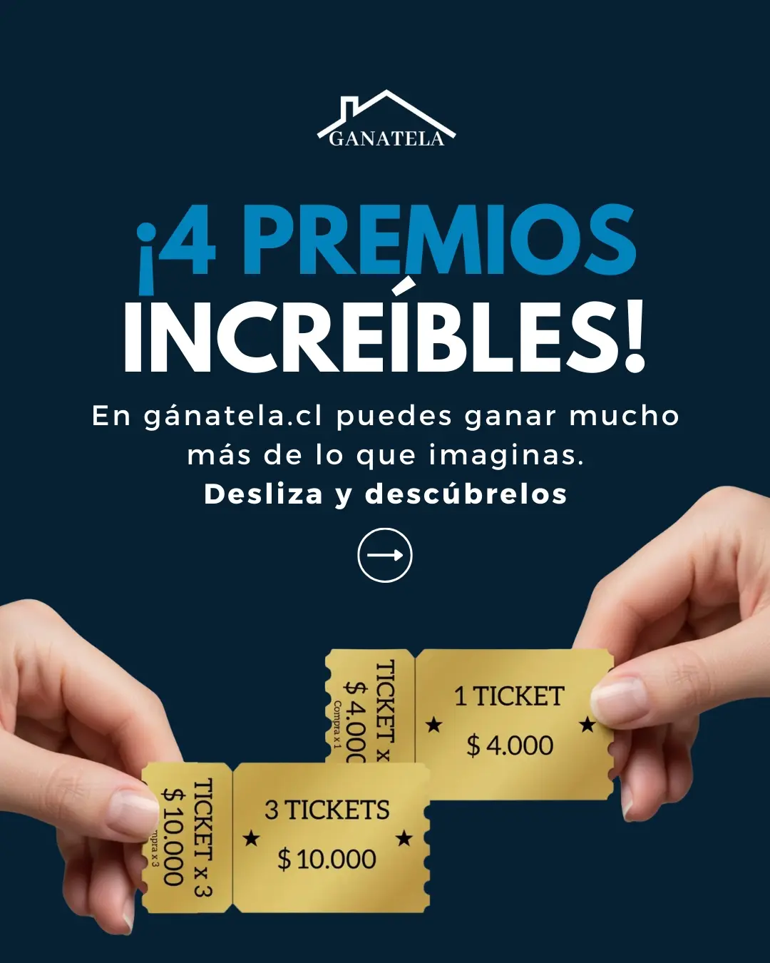 Santa con 2 tickets en sus manos